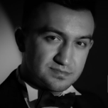 Постер к песне Amir Ubaydullayev - Onam xoji qilish menga qildi nasib